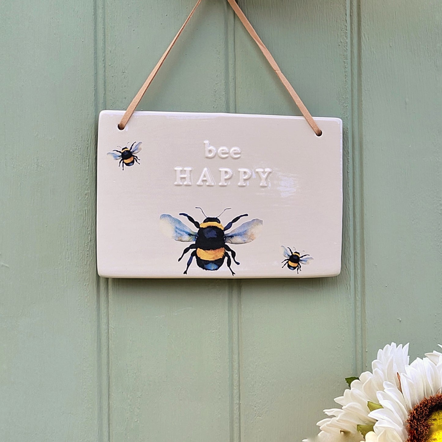 Ceramic Country Bee Hanging Plaque