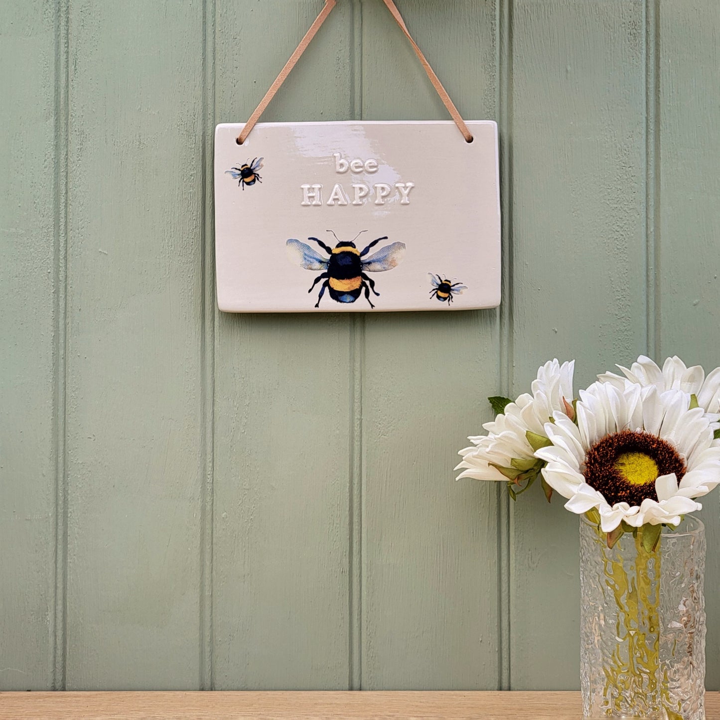 Ceramic Country Bee Hanging Plaque