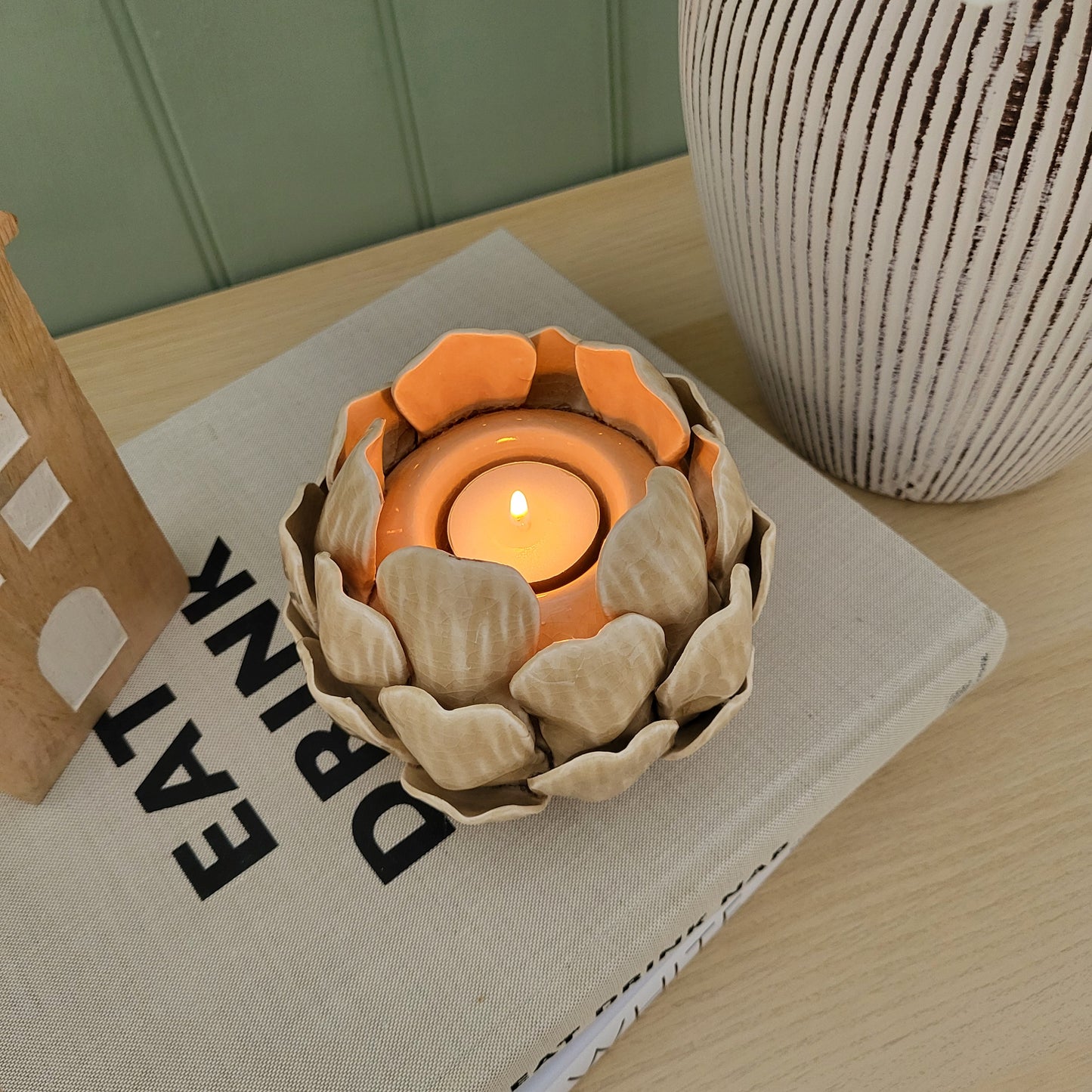 Beige Arrichoke Tealight Holder